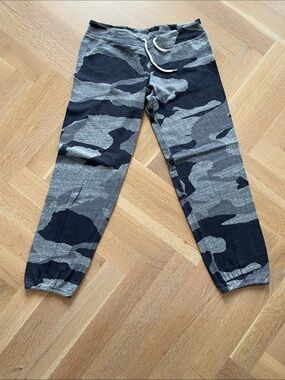 Monroe pants size medium
